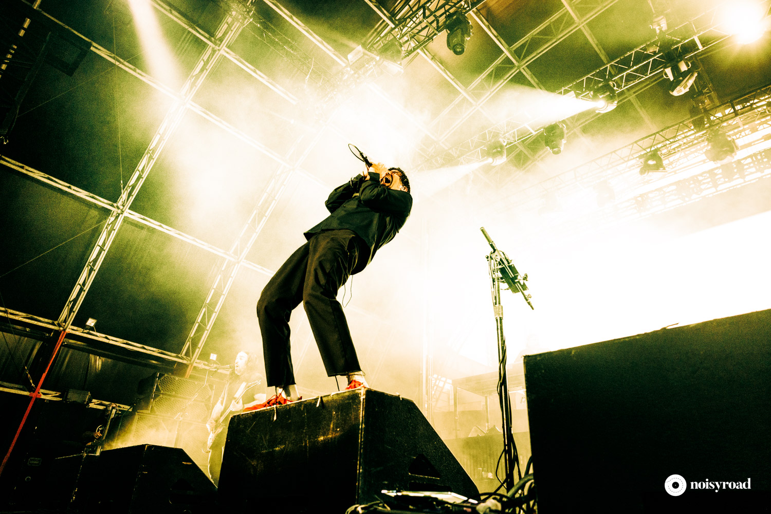 Chino Moreno dei Deftones canta a squarciagola