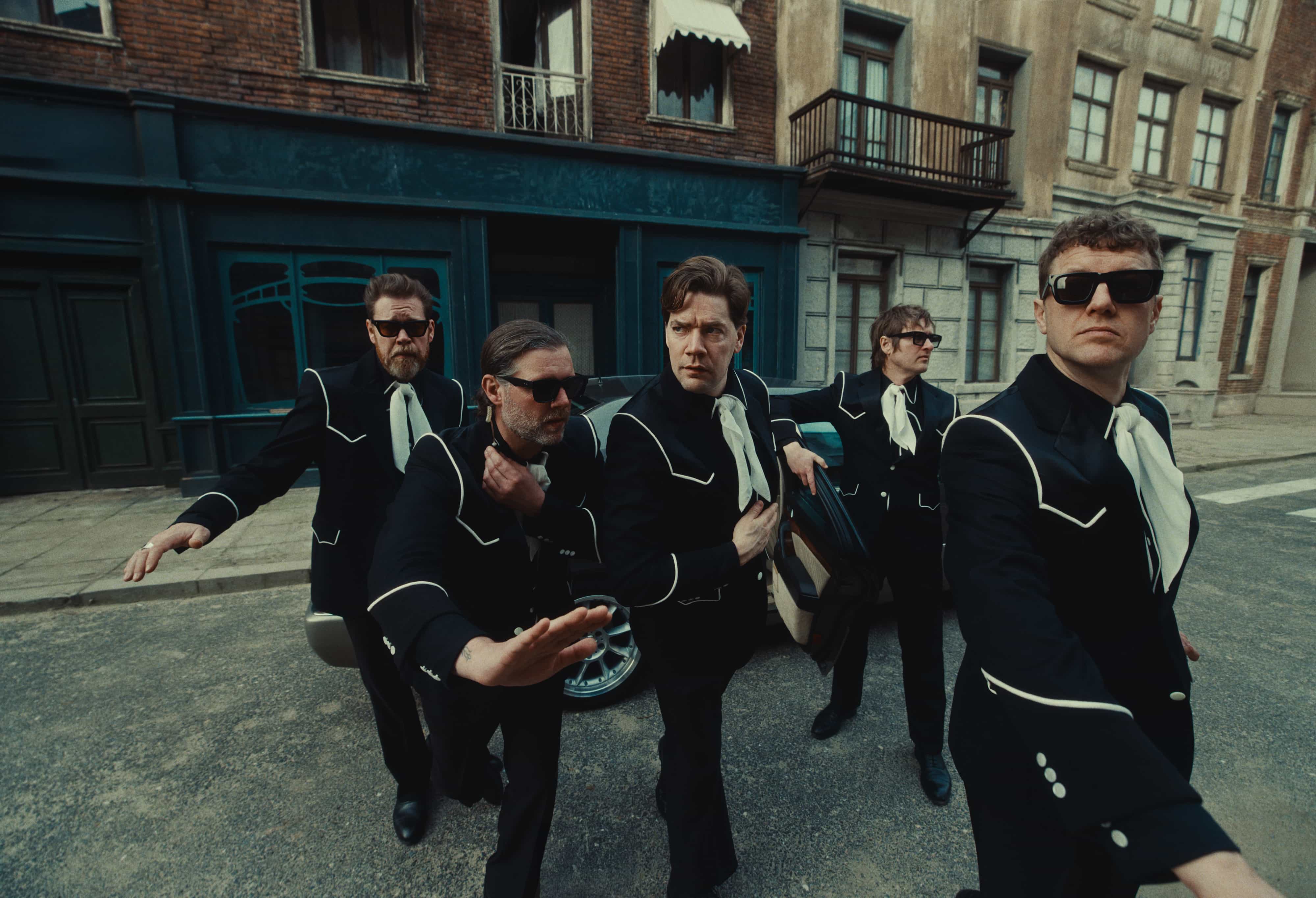 The Hives fotografati da Dean Brandshaw