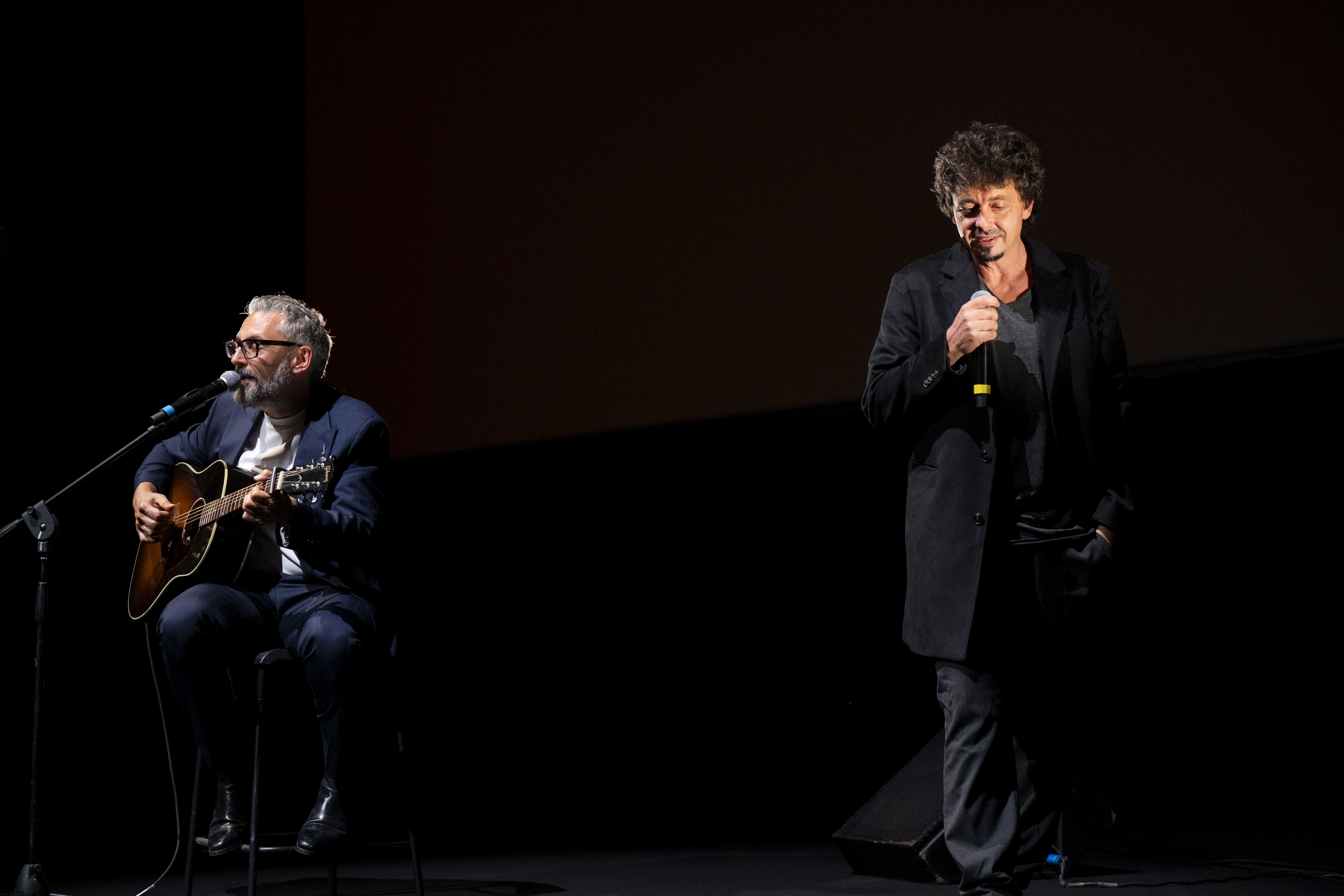Brunori Sas e Riccardo Sinigallia alla prima del documentario alla Festa del Cinema di Roma Brunori Sas e Riccardo Sinigallia alla prima del documentario alla Festa del Cinema di Roma