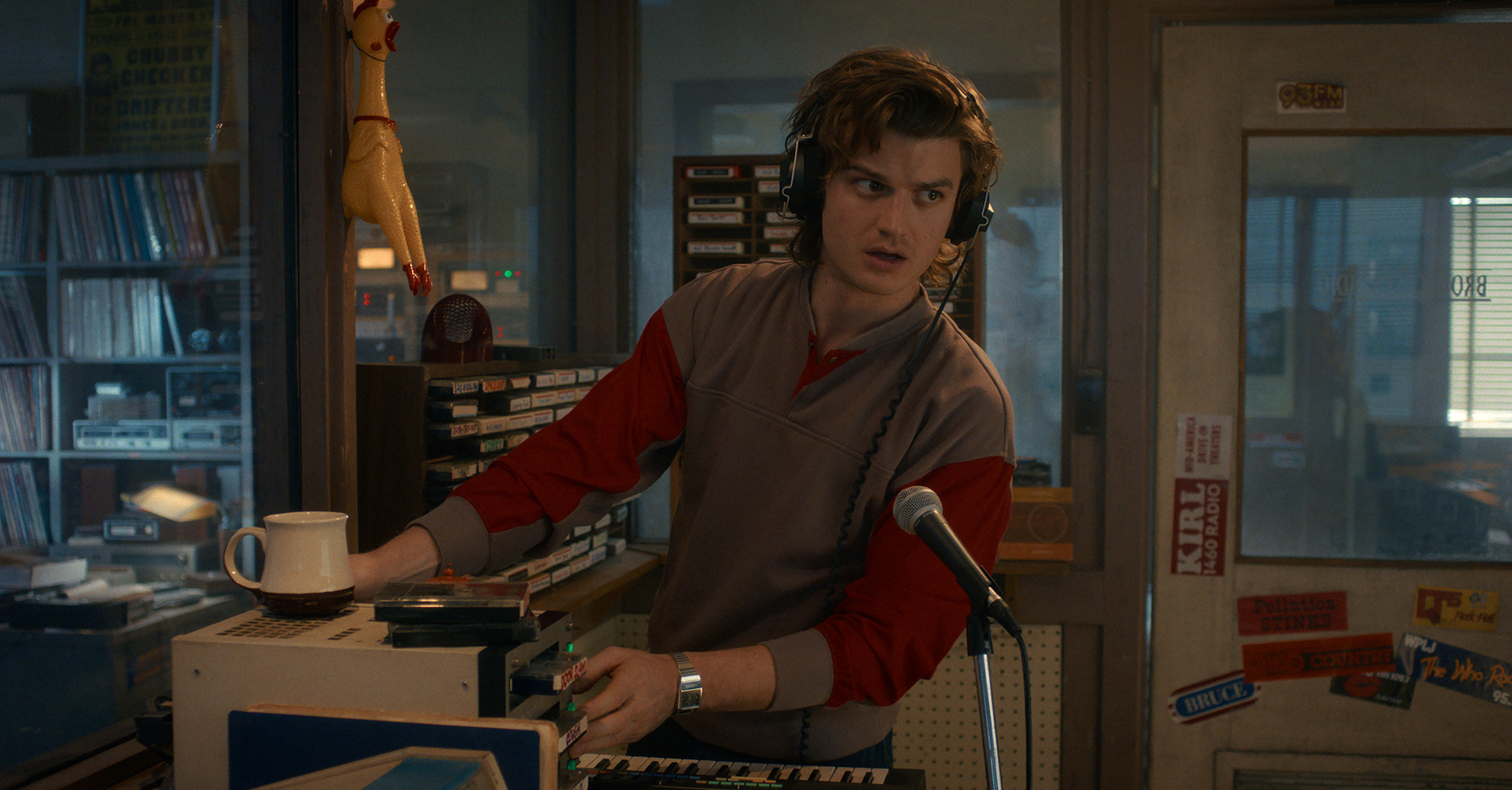 Stranger Things 5, Joe Keery as Steve Harrington Stranger Things 5, Joe Keery nei panni di Steve Harrington