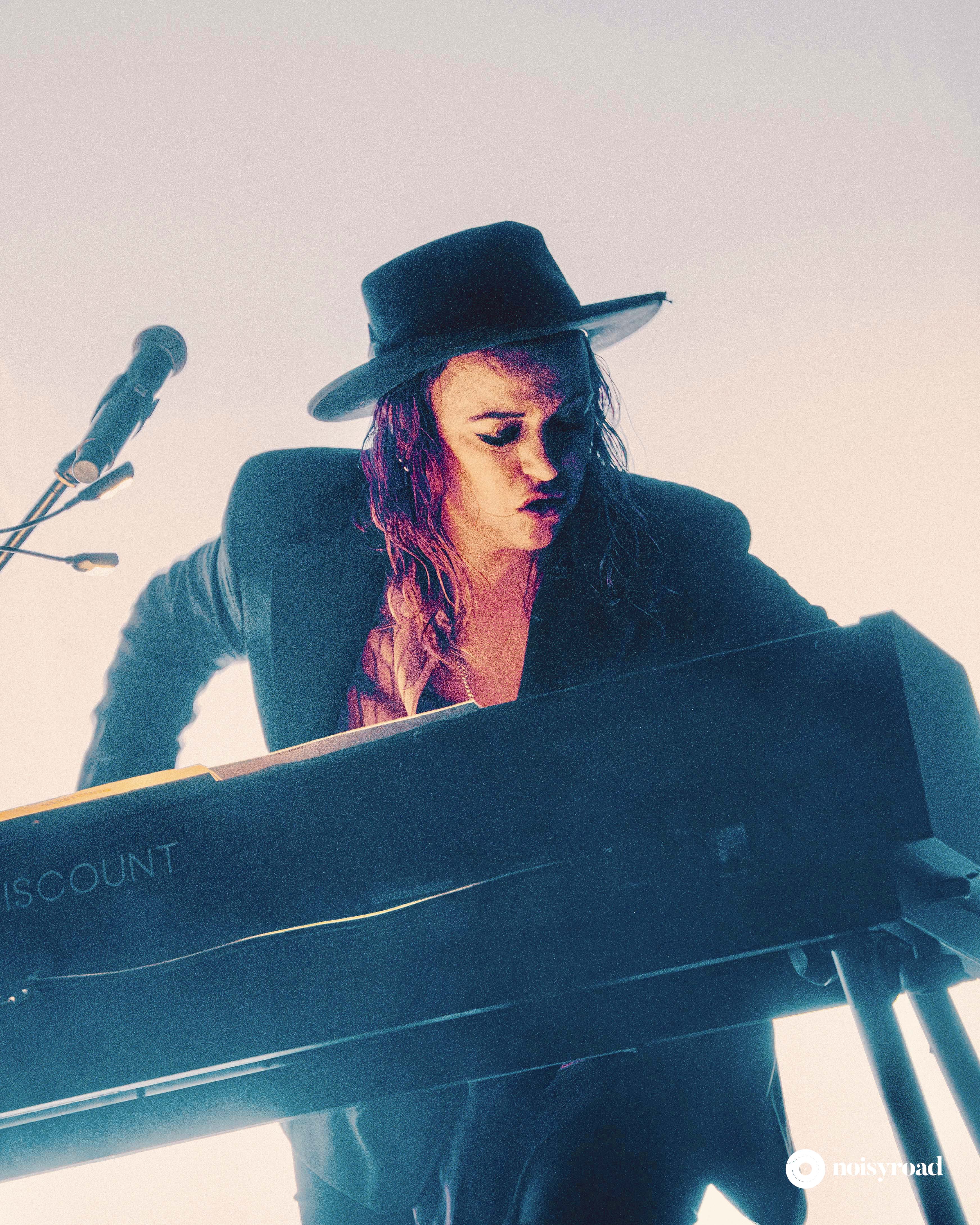 Rachele Bastreghi dei Baustelle live al Forum di Assago, Milano, 2025