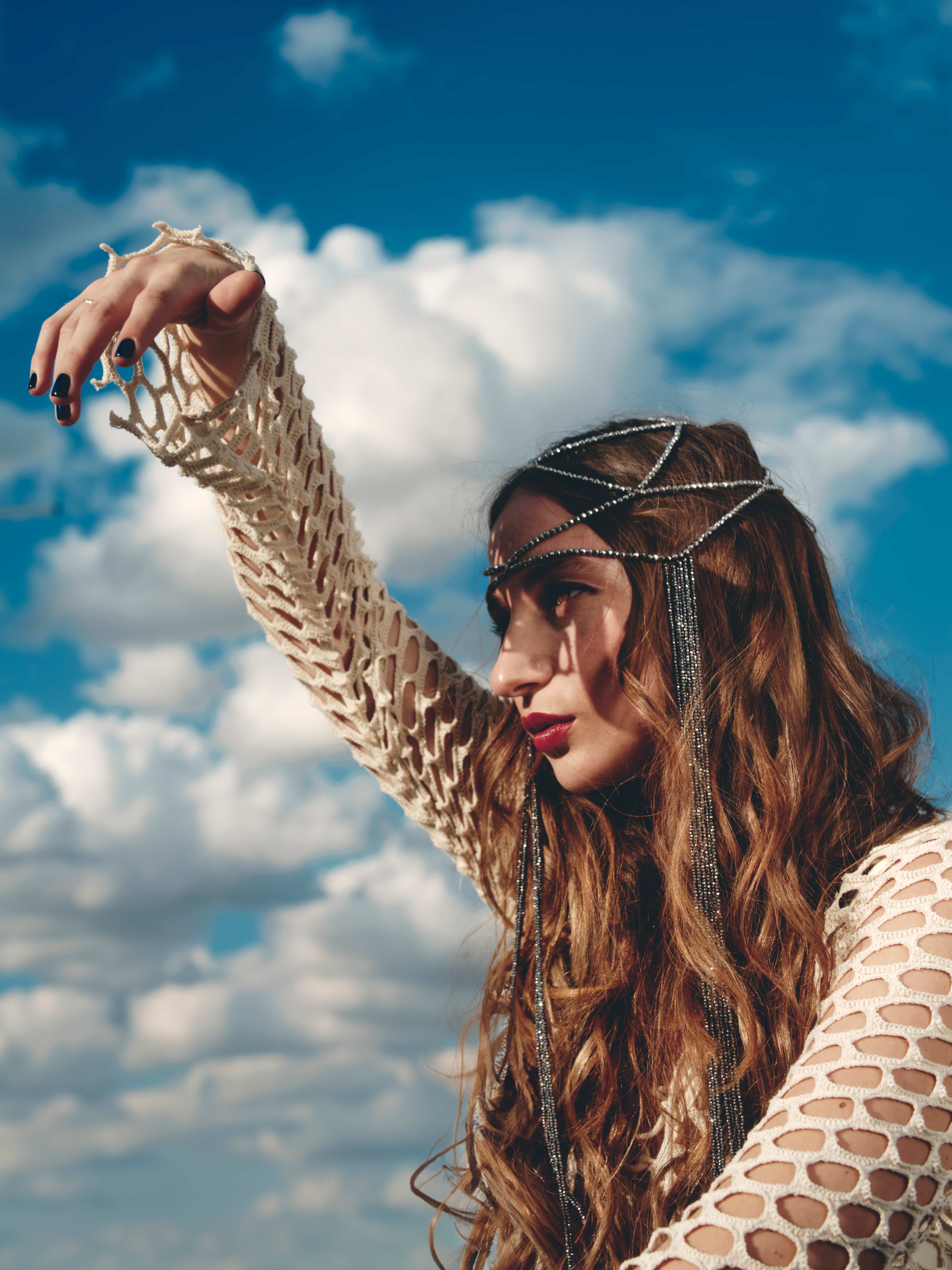 Laila Al Habash Laila Al Habash su sfondo di cielo