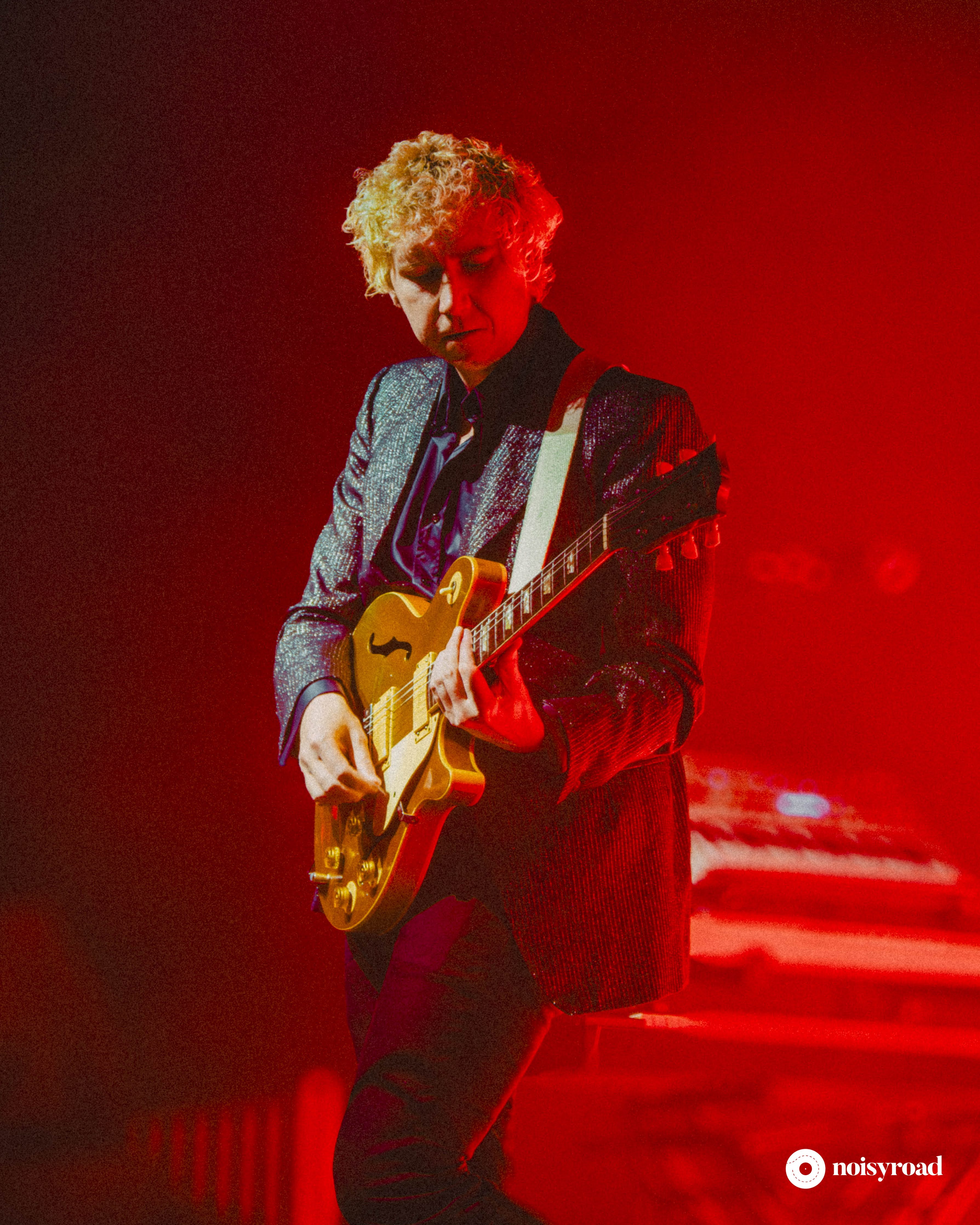 Il chitarrista dei Kooks, Hugh Harris, live al Fabrique di Milano