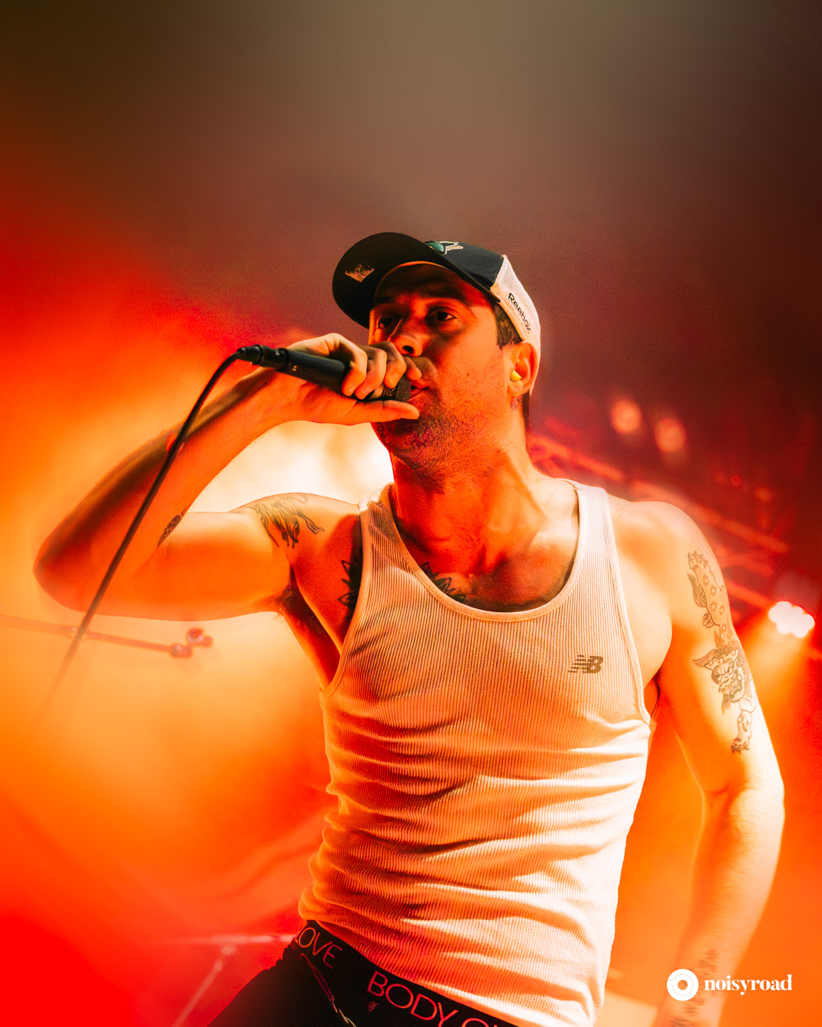 Harry Wilkinson, frontman dei Maruja, canta in Santeria Toscana a Milano, 2026