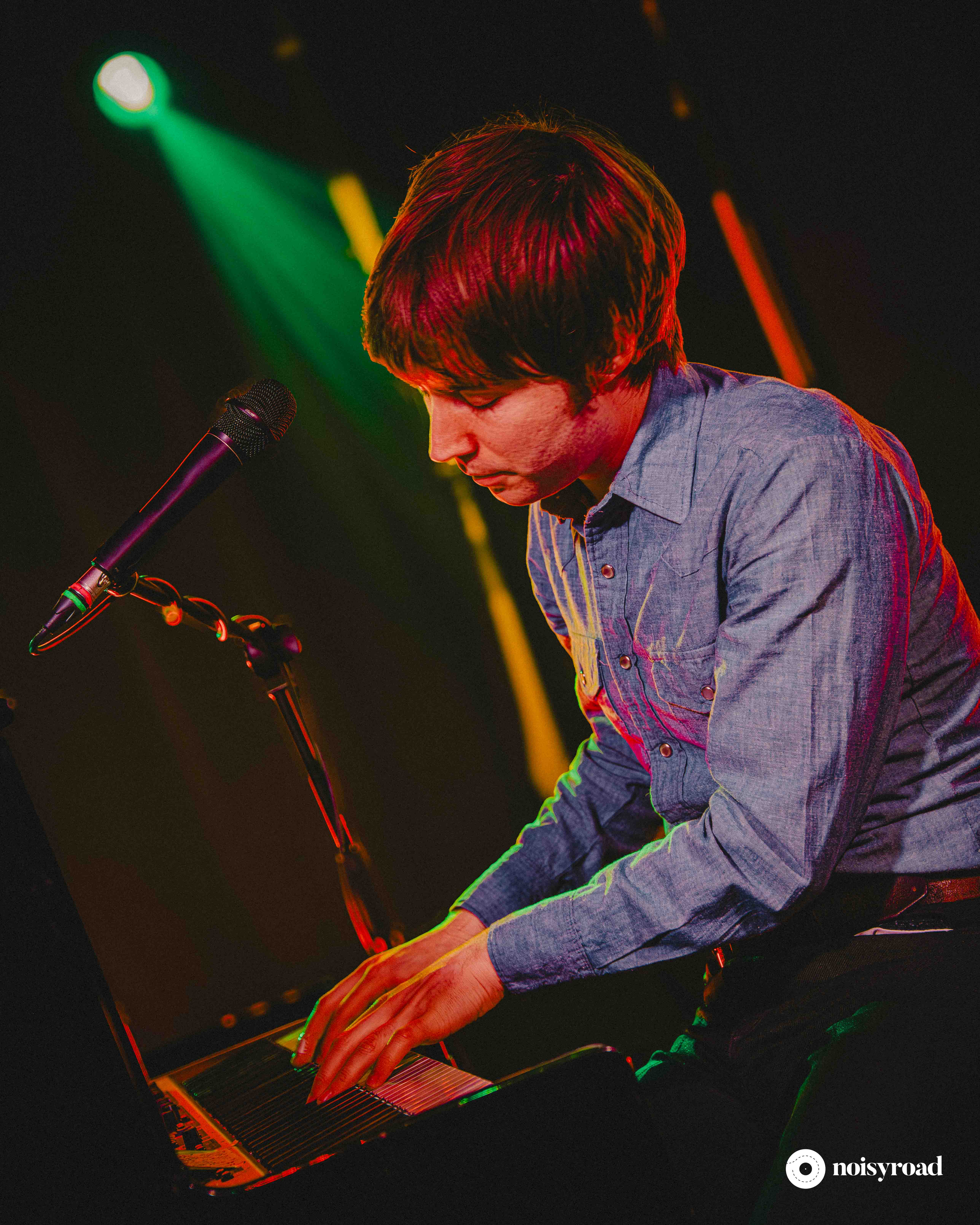 Matt Maltese suona il pianoforte al Legend Club, Milano, 2026