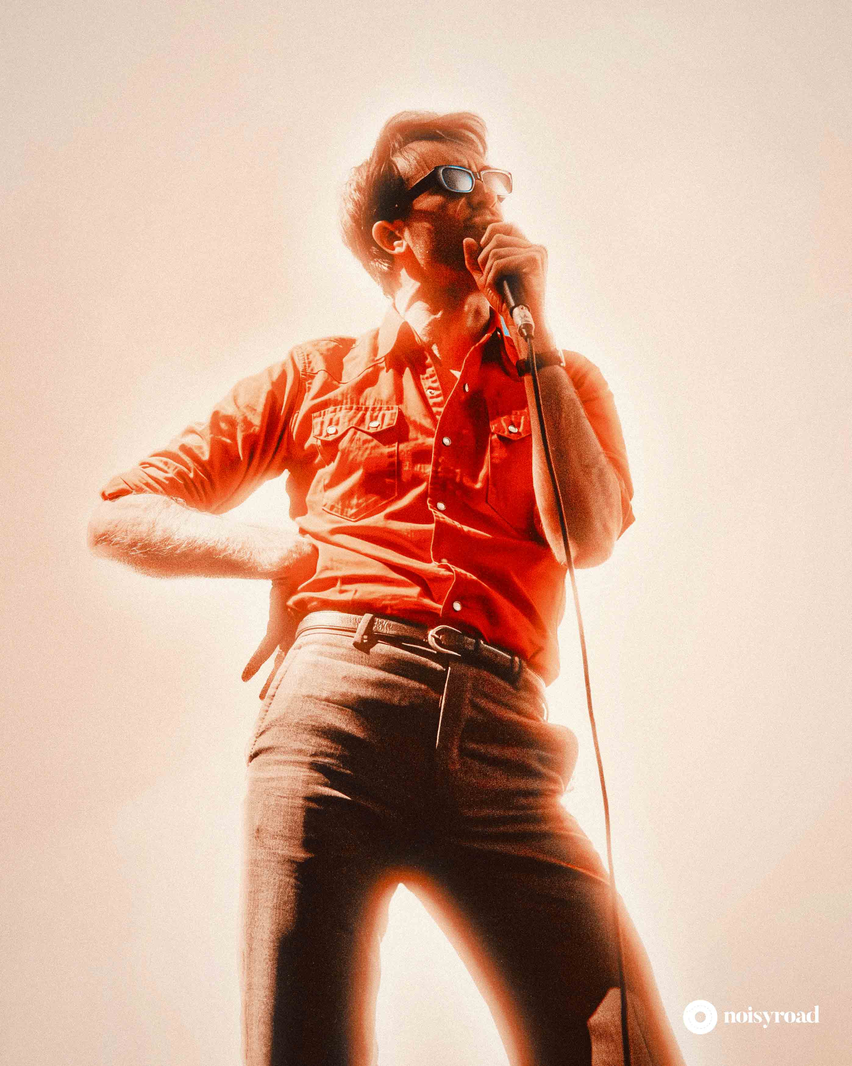 Justin Young, frontman dei The Vaccines, in concerto a Milano, 2026