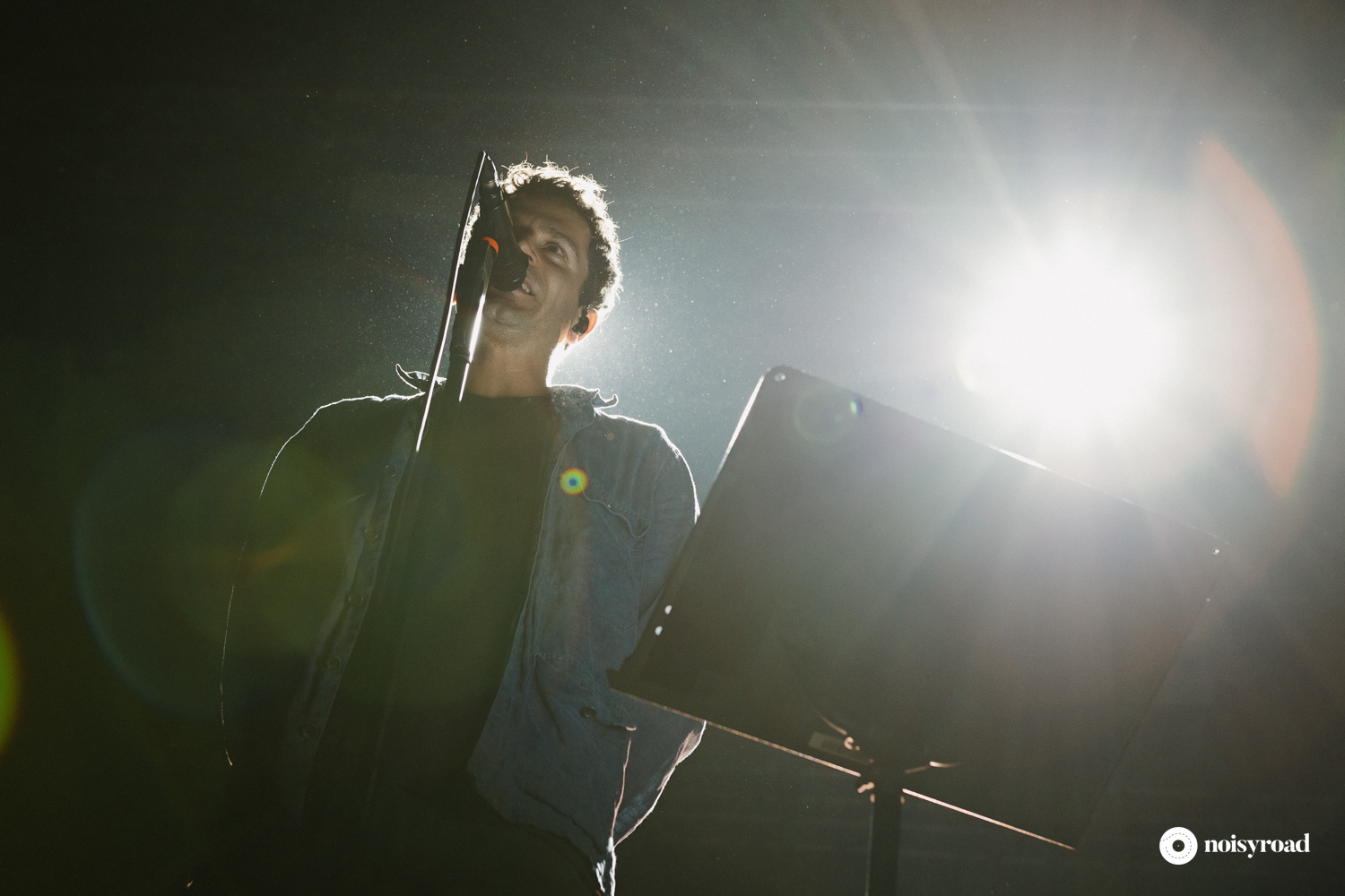 Il cantautore Tutti Fenomeni (Giorgio Quarzo) sul palco a Roma Il cantautore Tutti Fenomeni (Giorgio Quarzo) sul palco a Roma