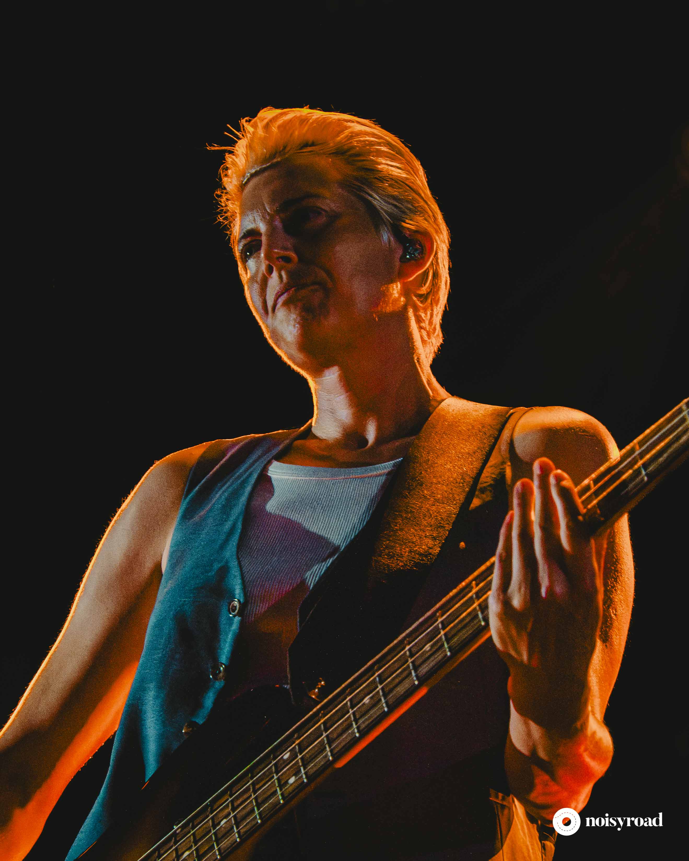 La bassista dei Pixies, Emma Richardson, live al Parco della Musica di Milano, 2026