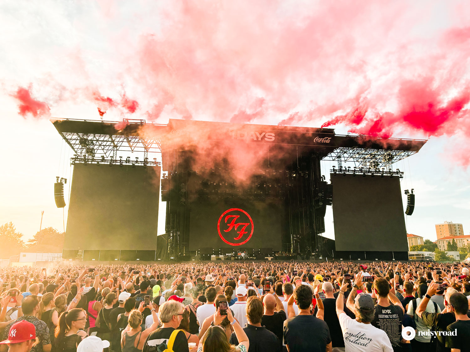 Il momento in cui i Foo Fighters salgono sul palco degli I-Days Milano 2026 Il momento in cui i Foo Fighters salgono sul palco degli I-Days Milano 2026