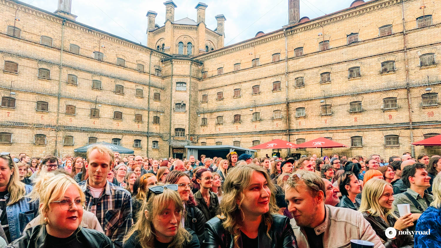 Il pubblico dei Wolf Alice all'ex carcere di Vilnius, Lukiškių Prison 2.0, 2026